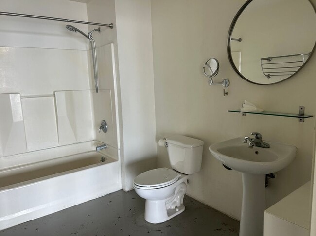 Photo - 2404 Wilshire Blvd