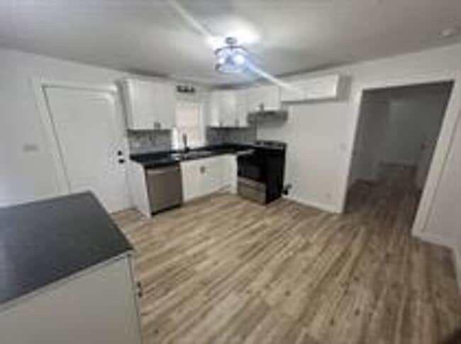 Photo - 1802 Henry St