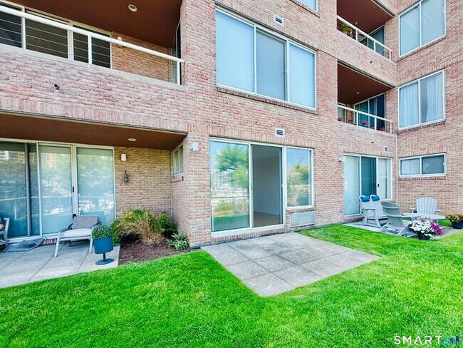 Photo - 98 Southfield Ave