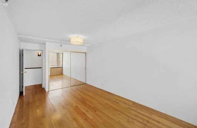 Photo - 2-Story 2BR Condo with Patio, In-Unit Laundry & Parking in Oakland Chinatown Unidad 1201