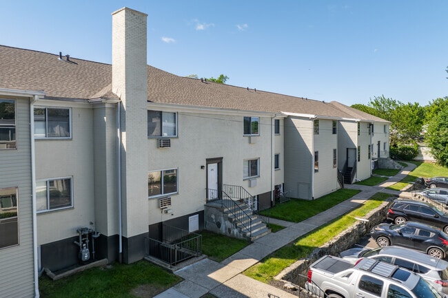 Photo - Lynn Apartments