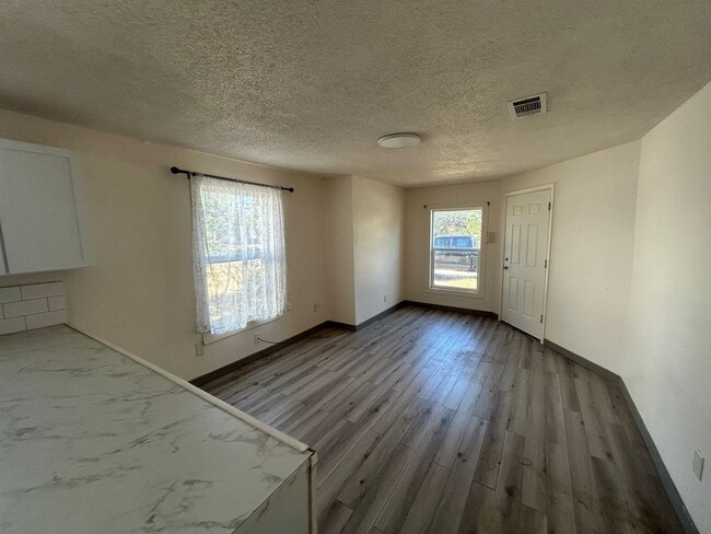Photo - Updated 2 Bedroom Cottage