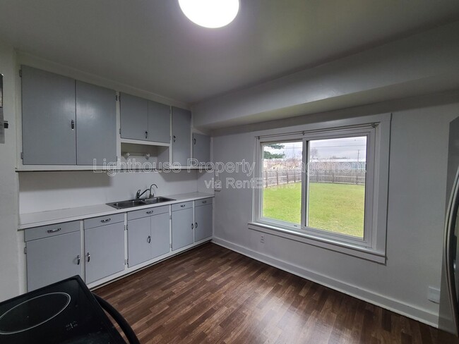 Photo - 1387 Hurd Ave