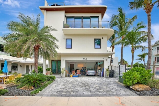 Photo - 305 Oak St