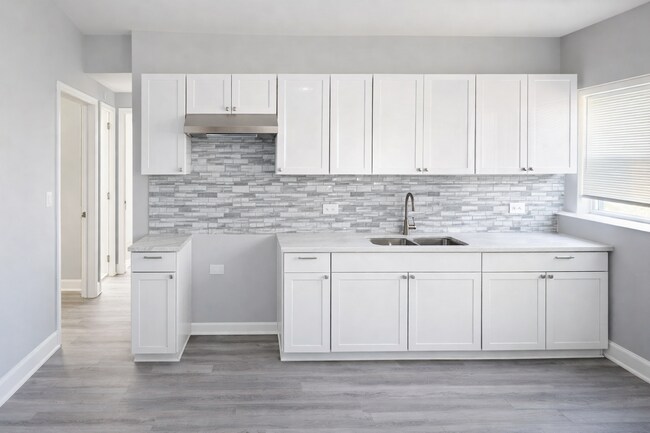 Photo - 843 E Marquette Rd