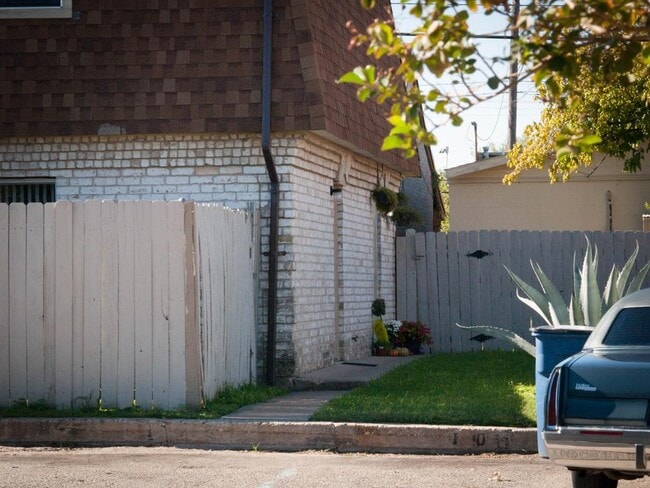 Photo - 1737 Wooten Park Dr