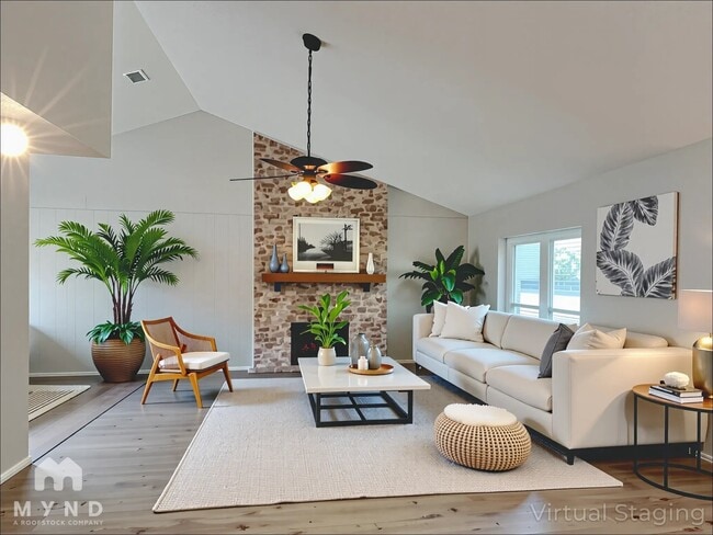 Photo - 605 Pyramid Dr