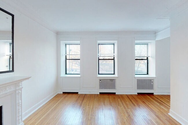 Photo - 5120 S. Hyde Park Boulevard