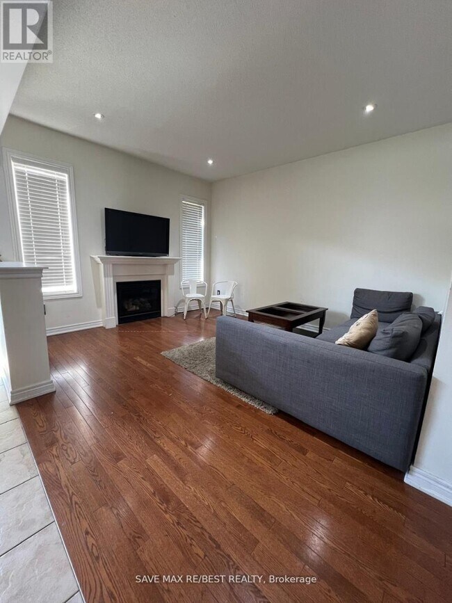 Photo - 70 Boundbrook Dr