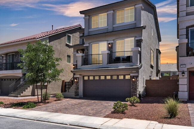 Building Photo - Large Southern Highlands Tri-Level Home. P...
