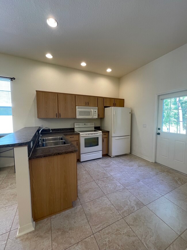 Building Photo - 5841 Cherry Ridge Pl Unit Cherry Ridge Suite
