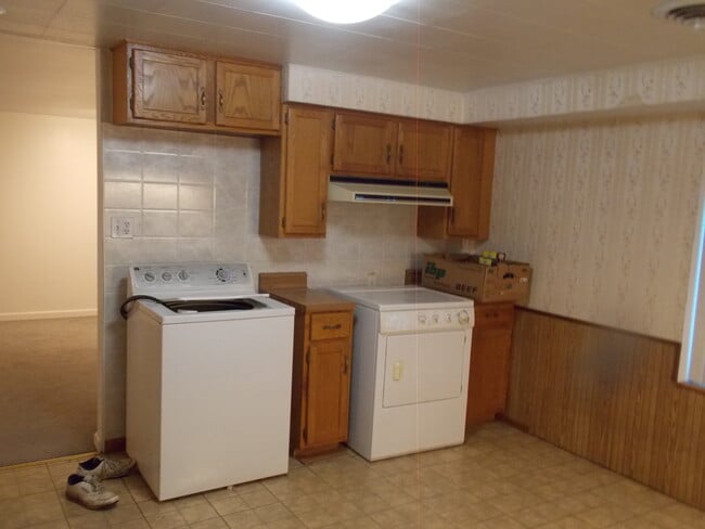 Photo - 8795 Main St