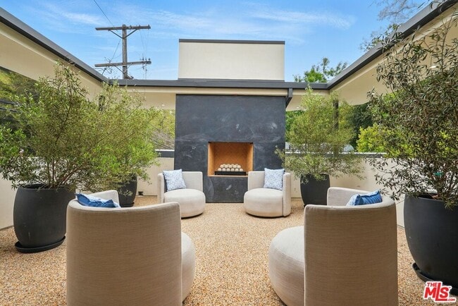 Photo - 913 N Beverly Glen Blvd