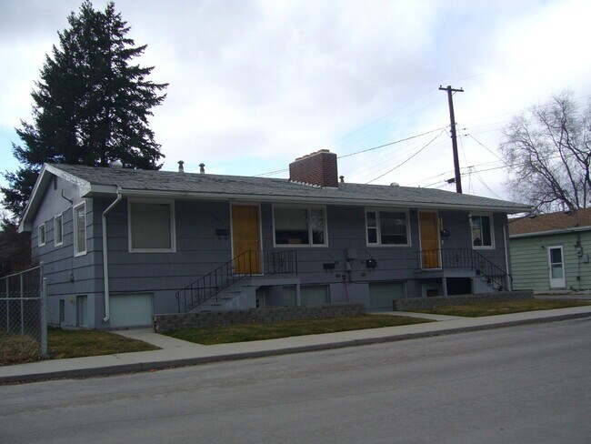 Building Photo - 2521-23-25-27 Thames Unit 2523
