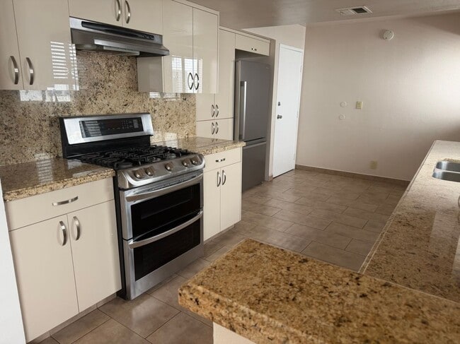 Photo - 13203 Vanowen St Unidad 10
