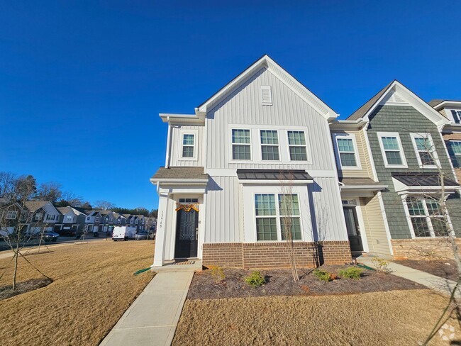 Building Photo - Brand New Large, 4BR End-Unit townhome in ...