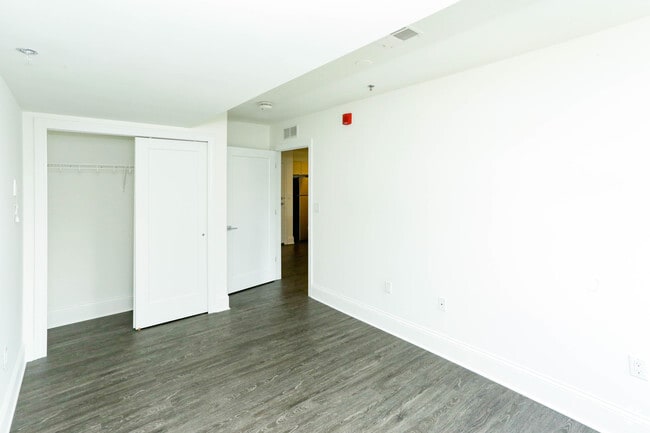 2 BR, 1 BA - Glenn - 876 SF