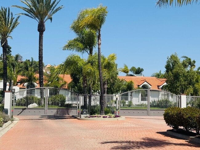 Photo - Palm Colony End Unit | Resort Living Included!
