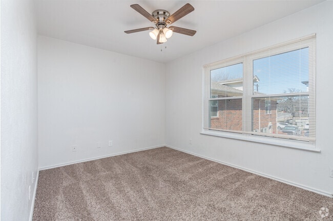 2BR, 1.5BA - 886SF - Primary Bedroom