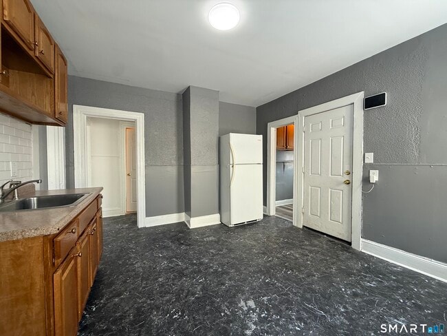 Photo - 660 W Main St Unit 1