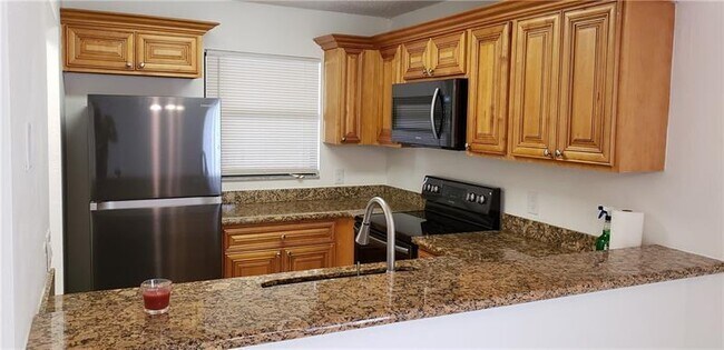 Photo - 1524 Lake Crystal Dr Unit H