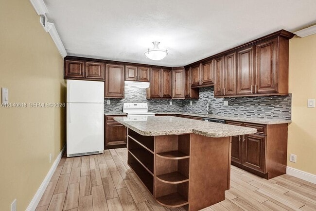 Building Photo - 4114 NW 88th Ave Unit 102