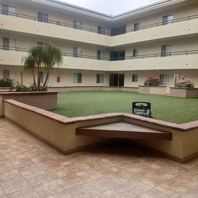 South Oxford Court Apartments