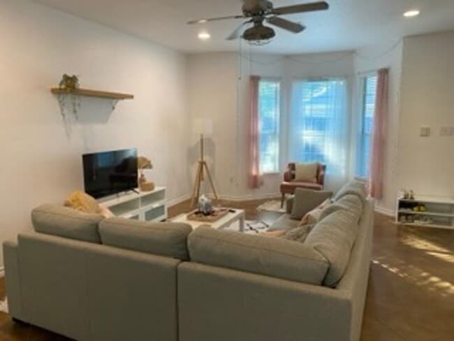 Photo - Inner-Bubble Living — Steps from Baylor University