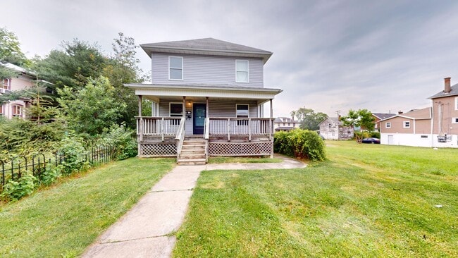 Building Photo - 230 W 3rd St Unit 230 1/2