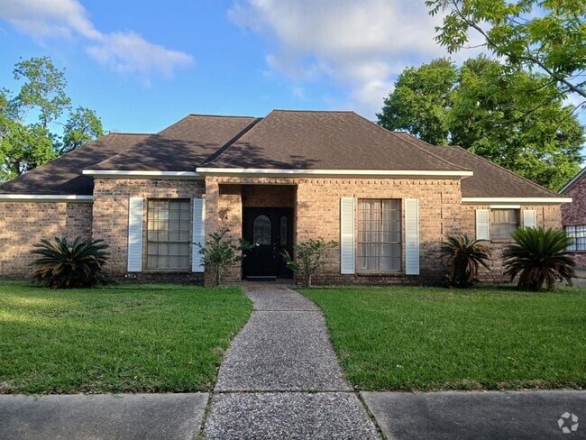 Building Photo - 14919 Mesita Dr Rental