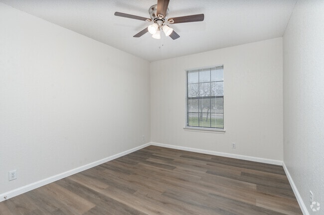 2BR, 1BA - 850F - Secondary Bedroom