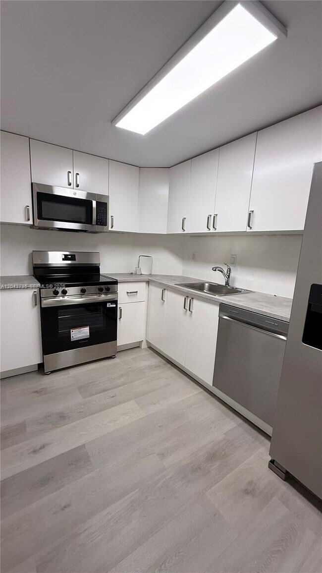 Photo - 300 Bayview Dr Unit 211