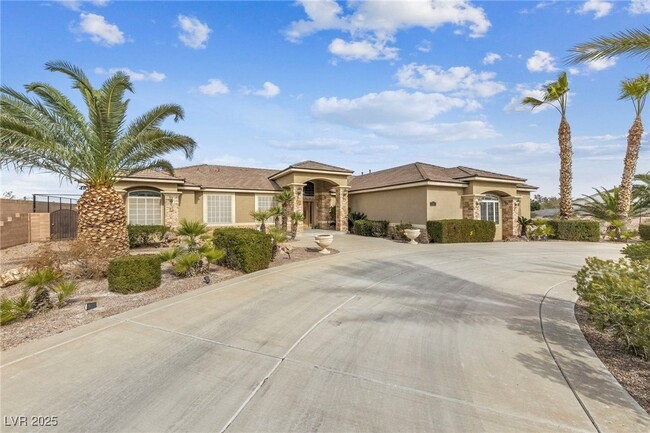 Photo - 200 W Desert Rose Dr