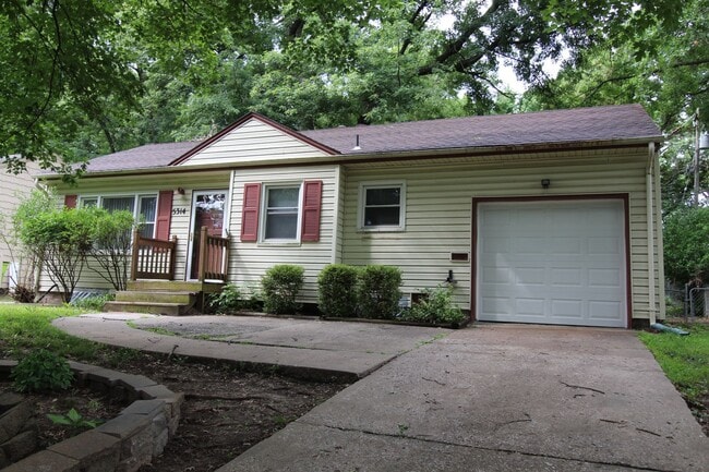 Photo - 2 Bedroom 1 Bath Home in Roeland Park.