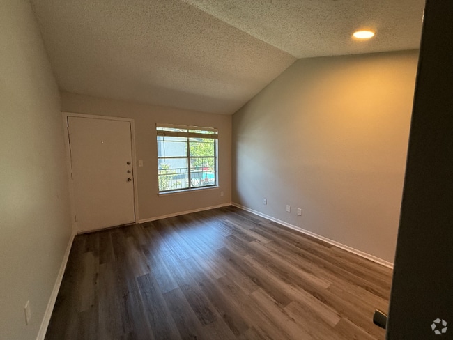 Building Photo - 3907 E Southcross Rental