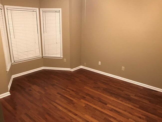 Master Bedroom - 1010 Hammack Ct