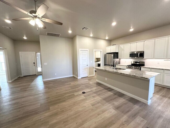 Photo - 3 Bed 2 Bath Ready to Rent!