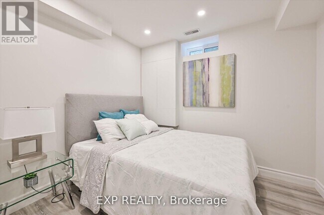 Photo - 922 Logan Ave