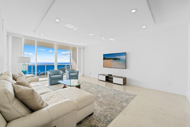 Photo - 3100 N Ocean Blvd Unidad 2007