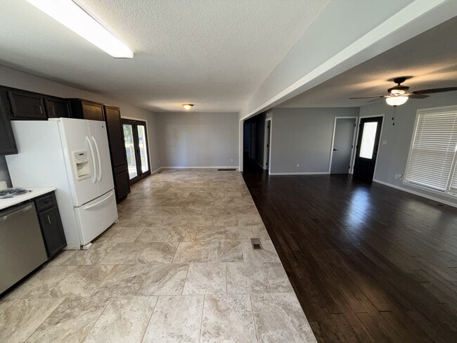 Photo - 144 Cecilianna Dr