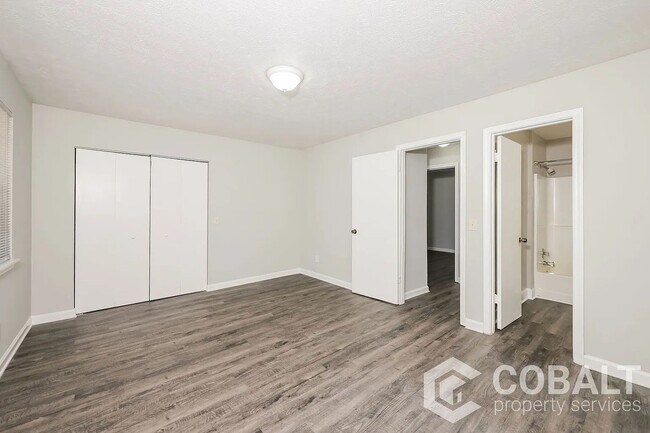 Photo - 3517 Creekview Pl