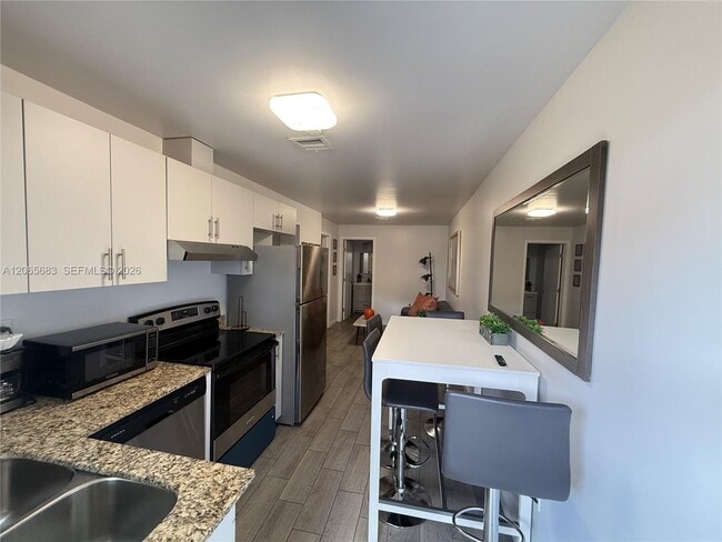 Building Photo - 1604 SW 9th St Unit B