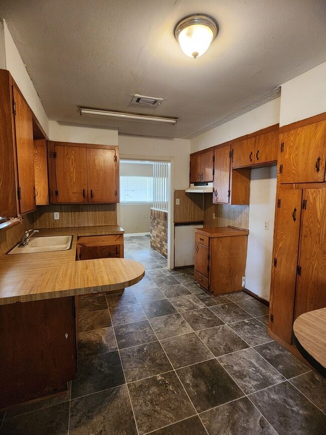 Photo - 638 Bringhurst Dr