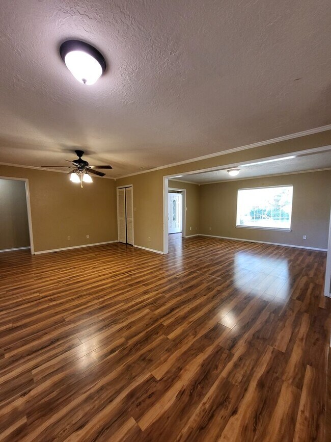 Photo - (4) Bed/(2) Bath + (2) Living Areas Avail ...
