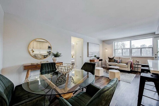 Photo - 9960 Bayview Av Unit #3