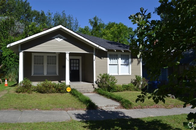 Building Photo - 829 Meadow St Rental