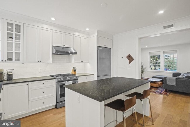 Photo - 1920 35th St NW