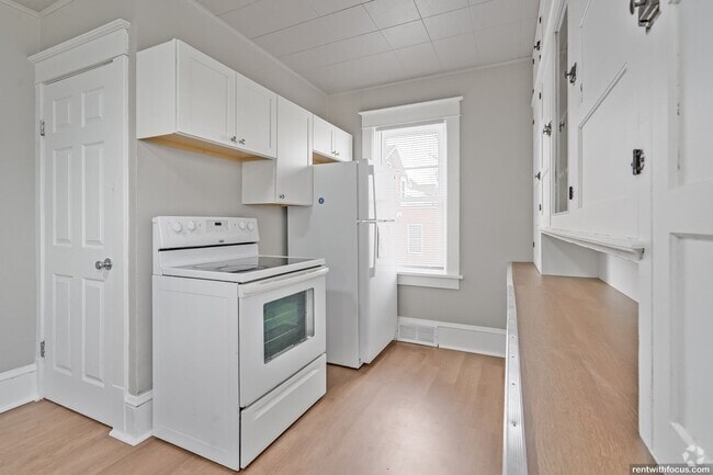 Building Photo - 712 W Lorain St Unit 1 Rental