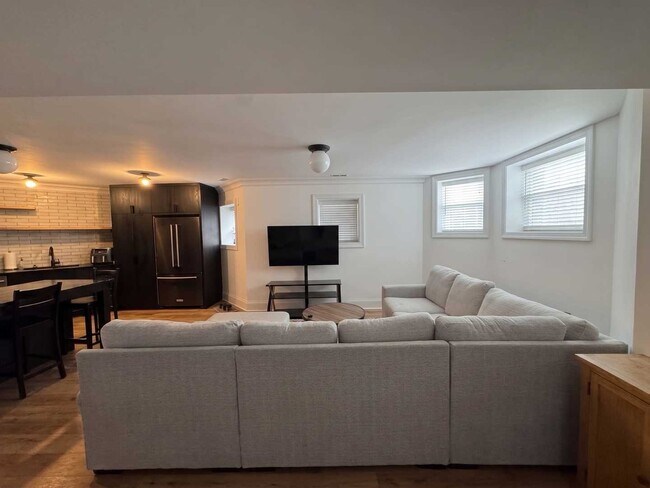 Photo - 834 W Waveland Ave Unit GDN