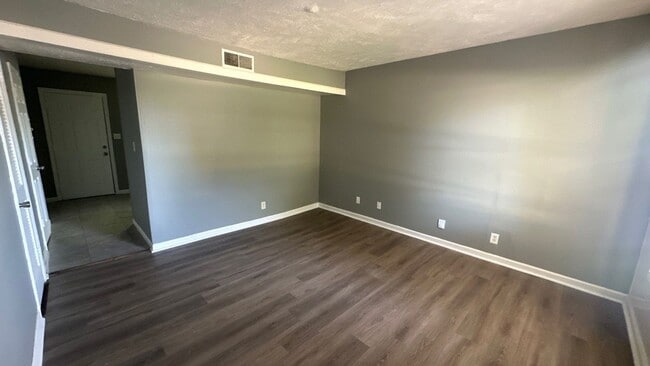 Photo - 224 Greenleaf Cir